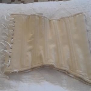 Beautiful Corset! Fully boned, tightlacing style.